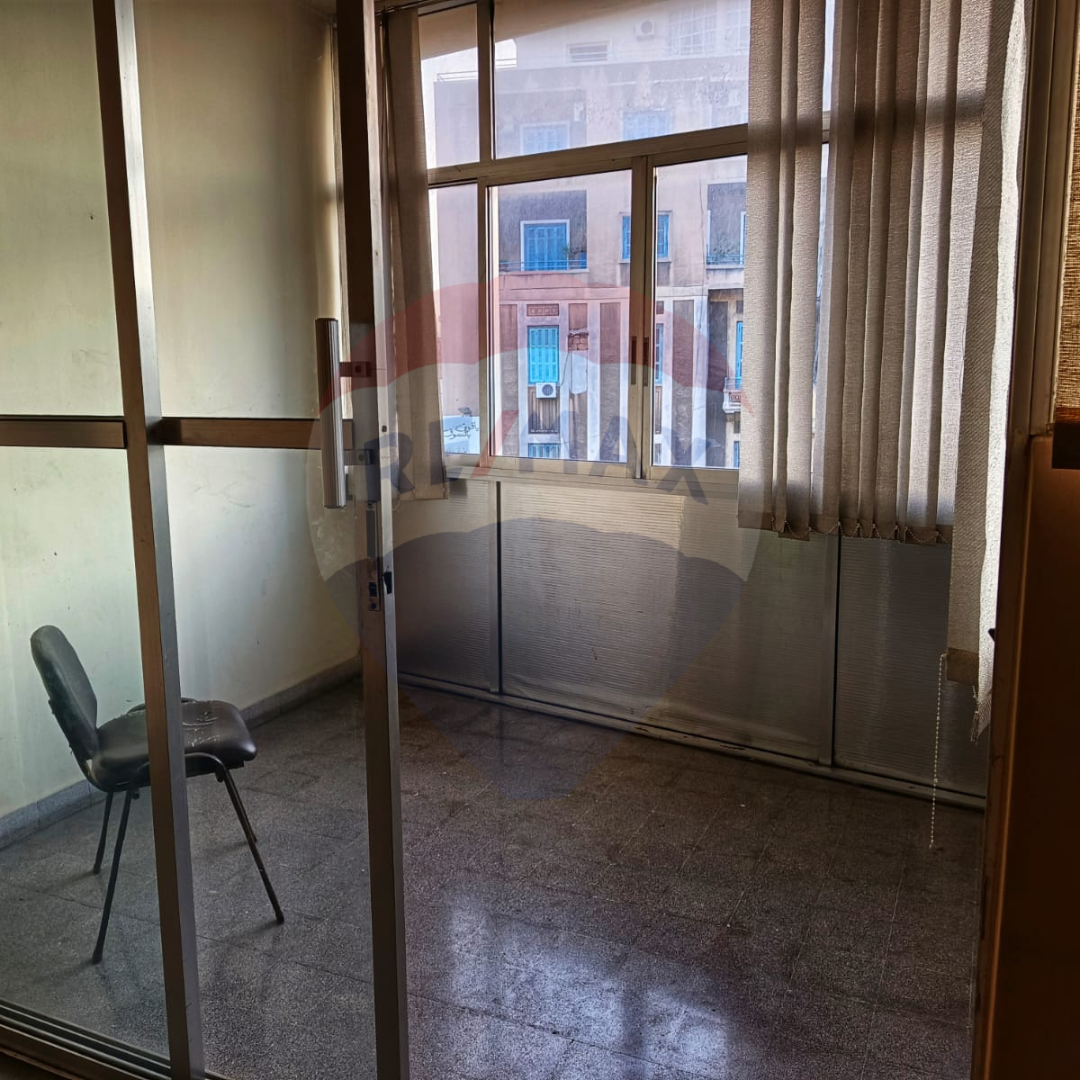 R9-1151 Office For Rent in Azmi – Tripoli