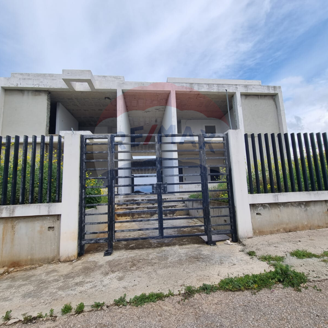 R9-1202 Villa For Sale in Nakhle – Koura