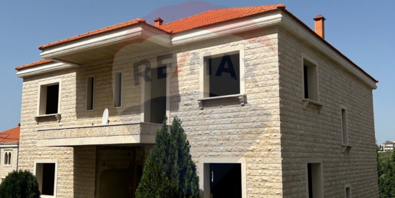R9-1042 Under-Construction Villa For Sale in Amioun – Koura