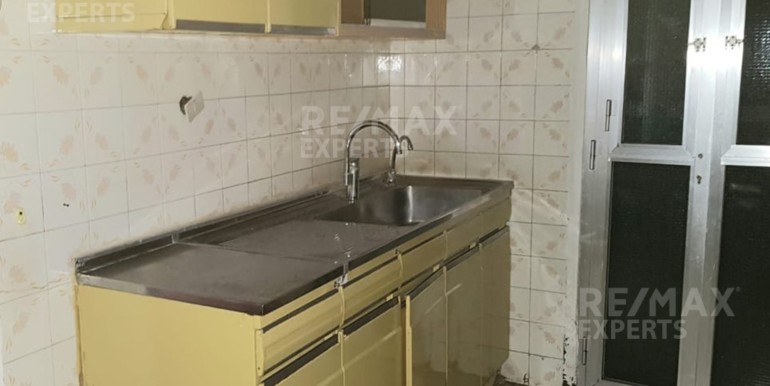 R9-360 Showroom and apartment for rent in Azmi, Tripoli !
