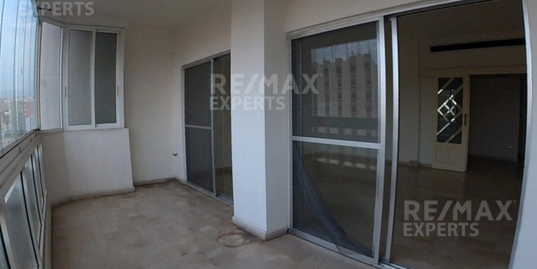 R9-277 Spacious, prime location apartment for sale in Tripoli