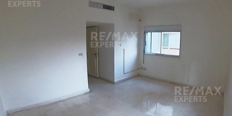 R9-277 Spacious, prime location apartment for sale in Tripoli
