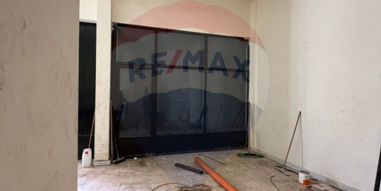 R9-1233 Showroom For Rent in Miten St. – Tripoli