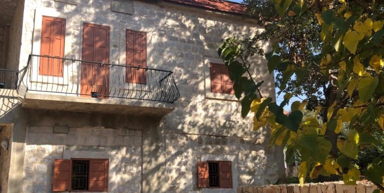 R9-143 Classic Lebanese house for rent in Danniyeh