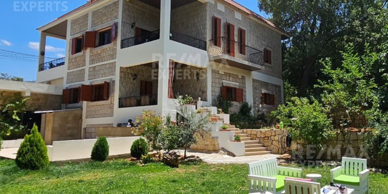 R9-142 Classic Lebanese house for rent in Danniyeh