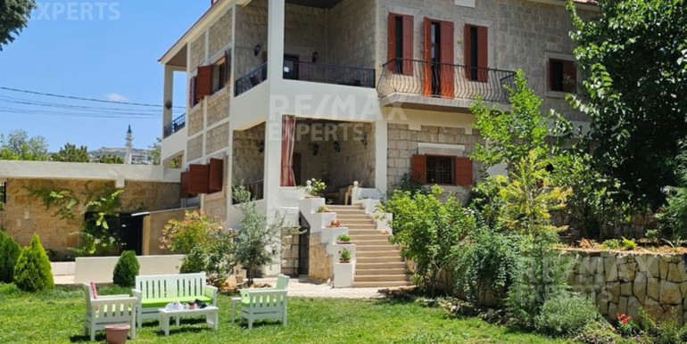 R9-142 Classic Lebanese house for rent in Danniyeh
