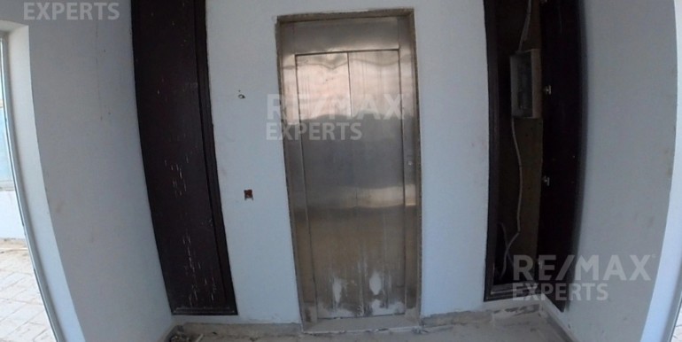 R9-388 Exceptional commercial space for rent in the most lethal point in Tripoli!