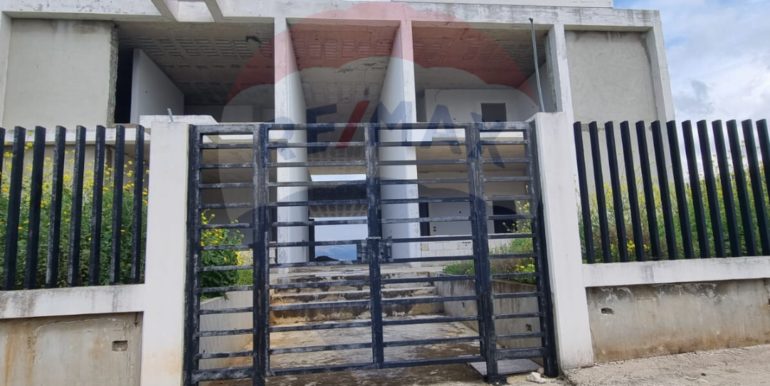 R9-1202 Villa For Sale in Nakhle – Koura