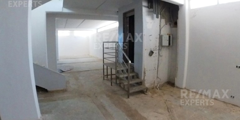 R9-388 Exceptional commercial space for rent in the most lethal point in Tripoli!